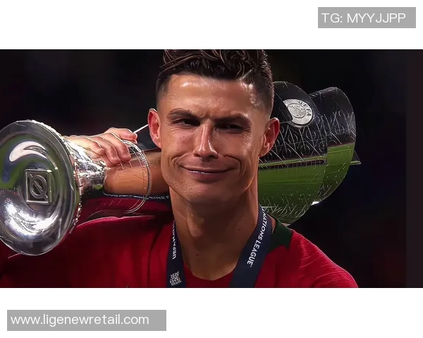 足球明星C罗在抖音分享训练日常与生活点滴引发粉丝热议